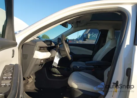 2021 Ford Mustang Mach-E Premium z USA, uszkodzony, nr VIN 3FMTK3RM4MMA10933